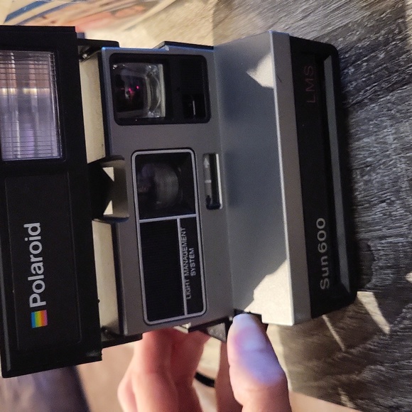 Polaroid 600 Series Camera - Picture 8 of 9